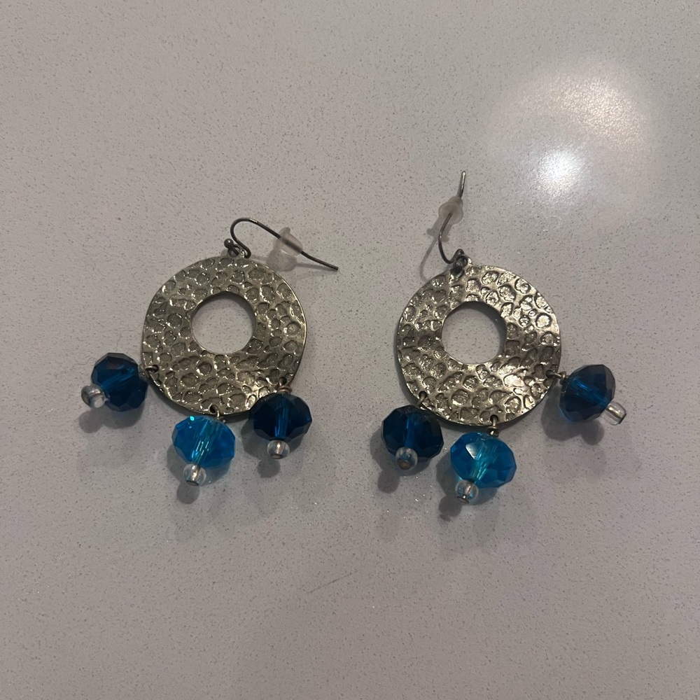 ❤️ !!6 for 20 ❤️  Blue toned silver hammered beaded earrings dangly